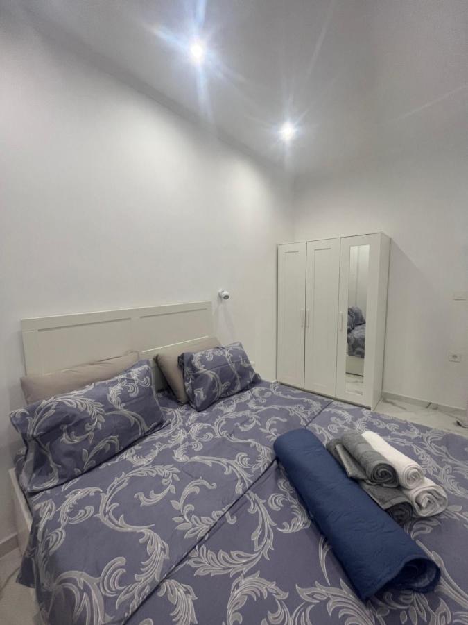White Apartment Athena Bagian luar foto