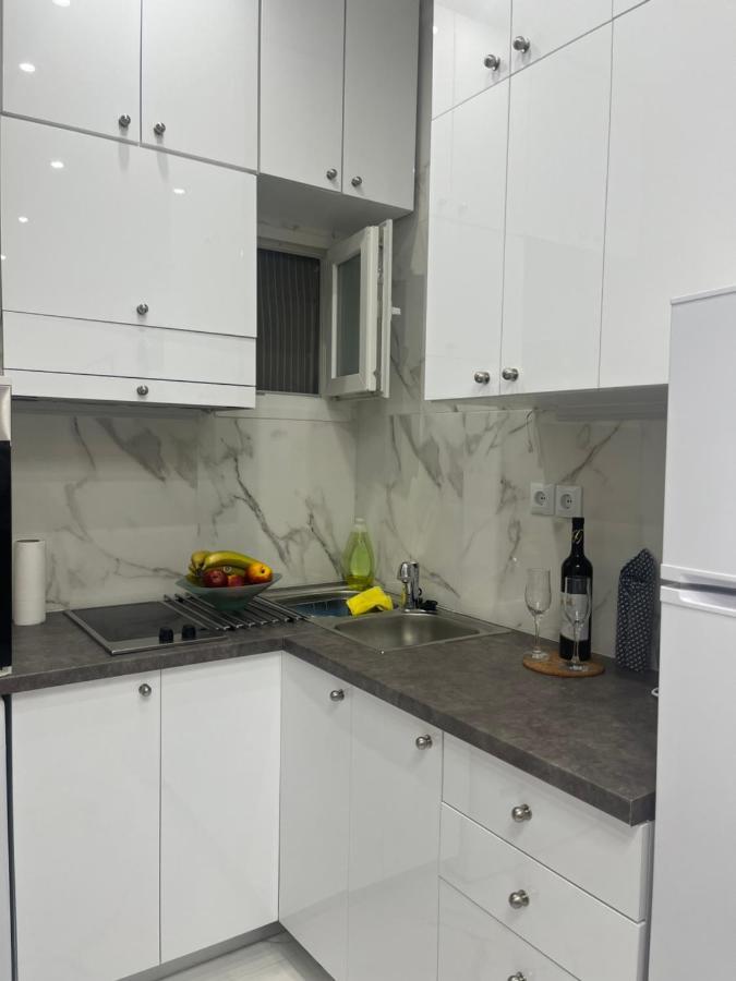 White Apartment Athena Bagian luar foto