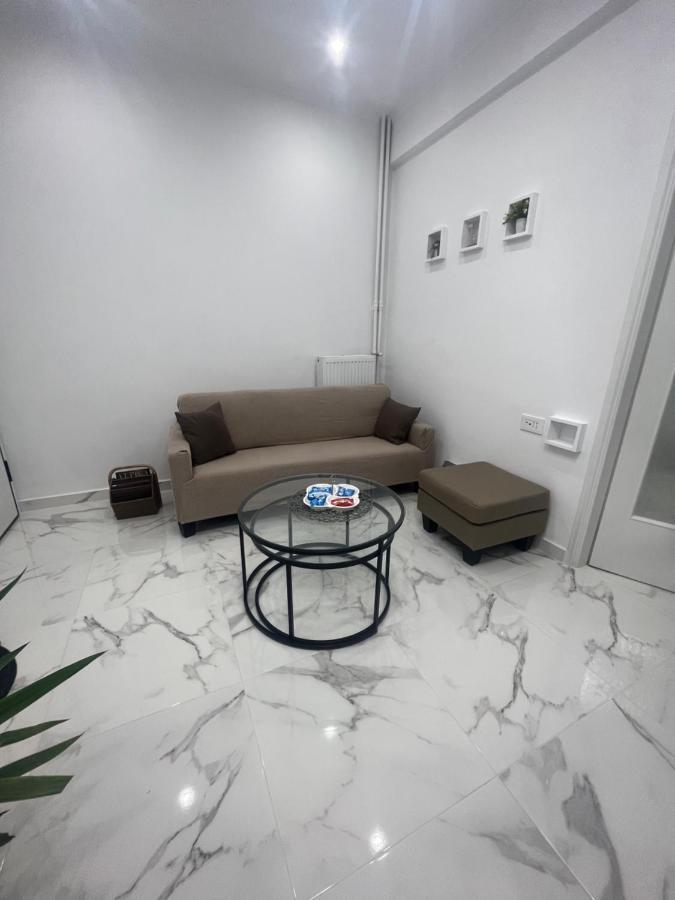 White Apartment Athena Bagian luar foto