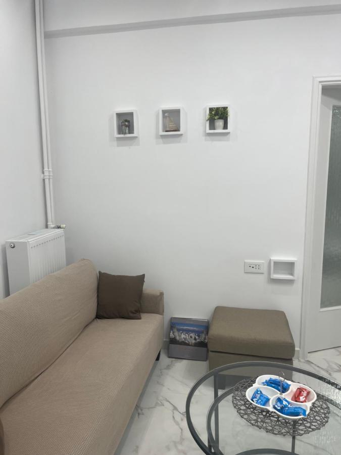 White Apartment Athena Bagian luar foto