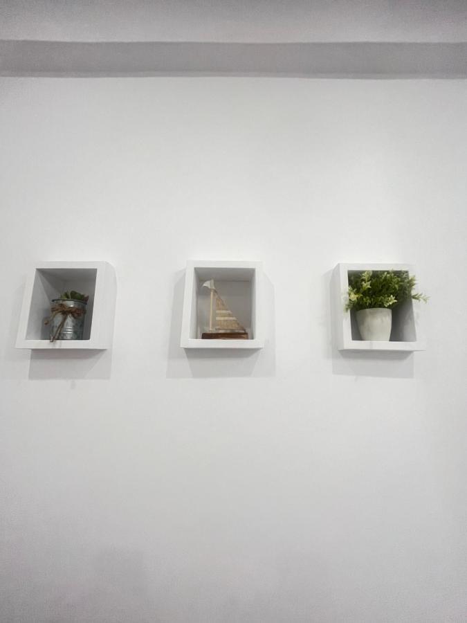 White Apartment Athena Bagian luar foto