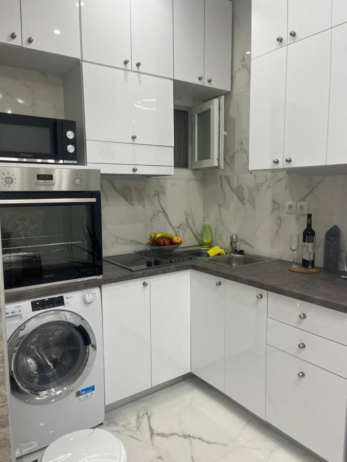 White Apartment Athena Bagian luar foto