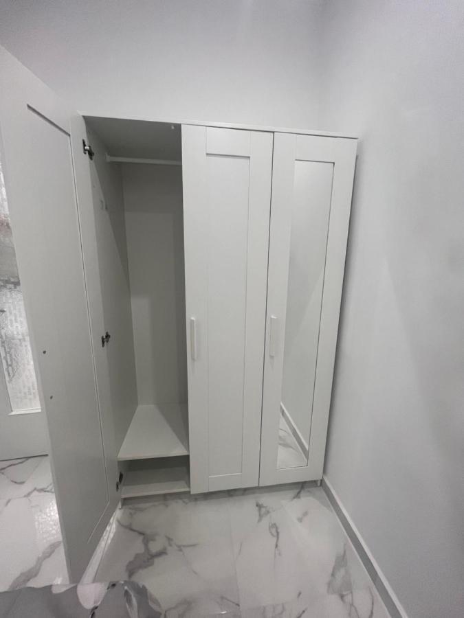 White Apartment Athena Bagian luar foto