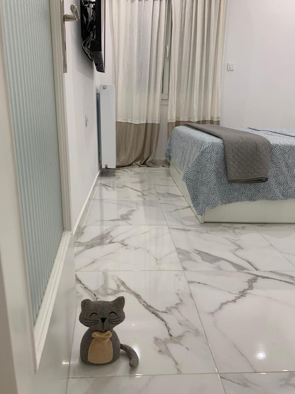 White Apartment Athena Bagian luar foto