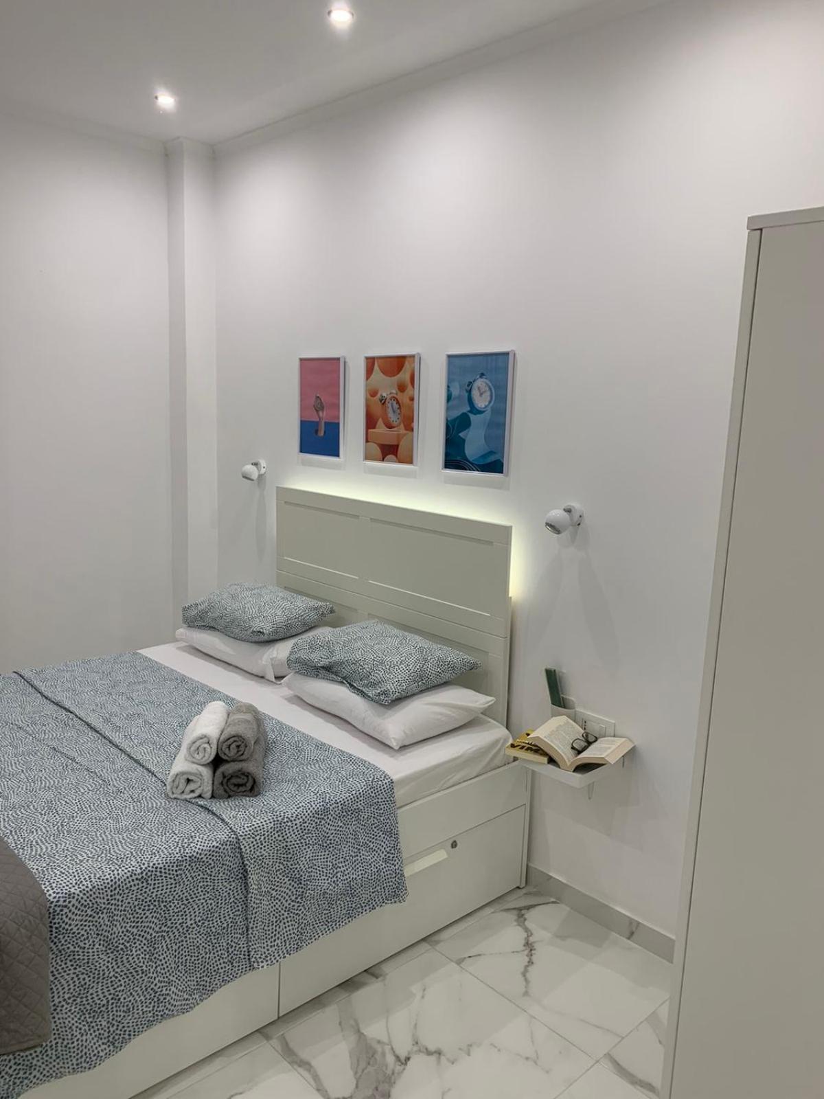 White Apartment Athena Bagian luar foto