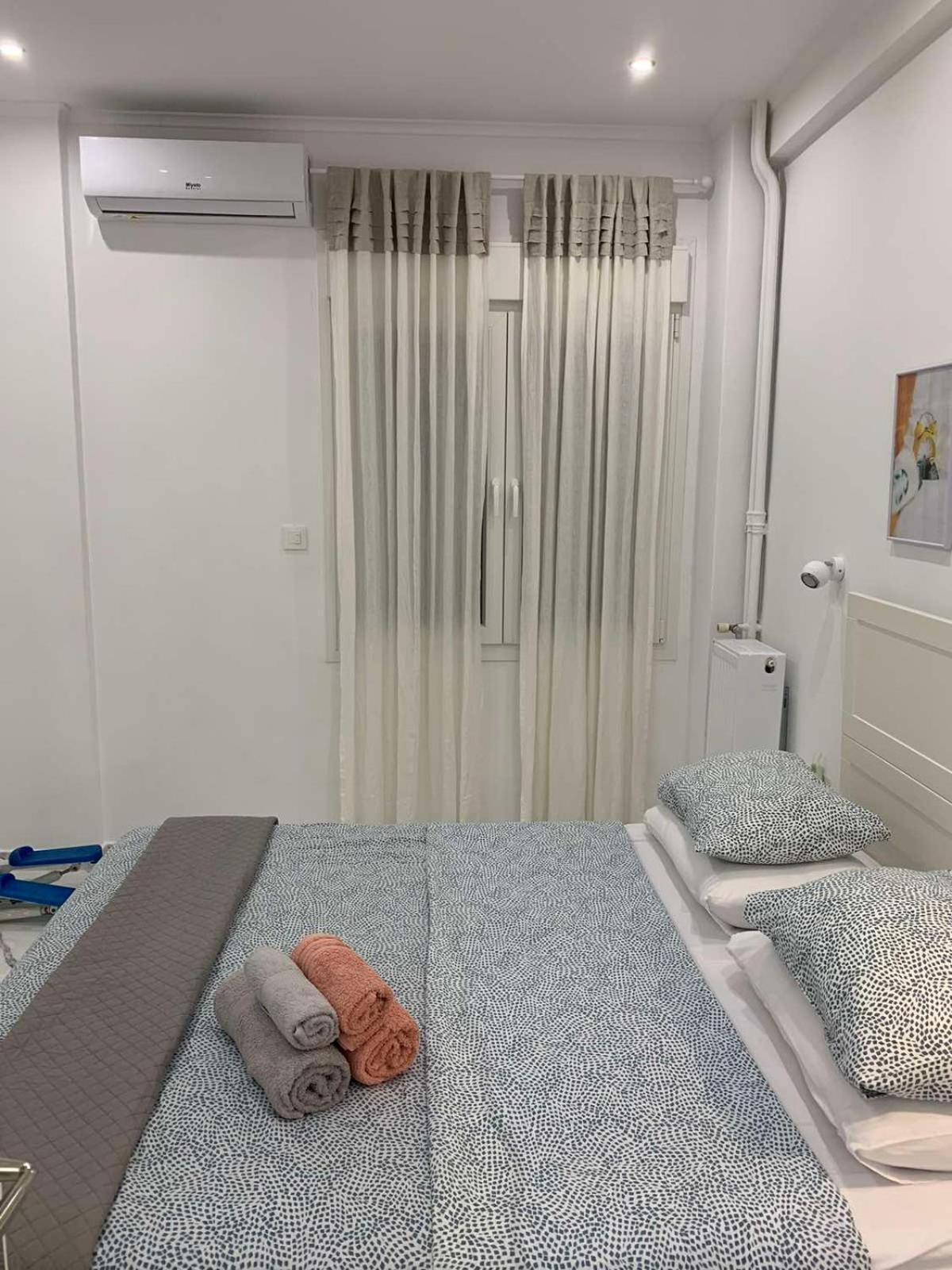 White Apartment Athena Bagian luar foto