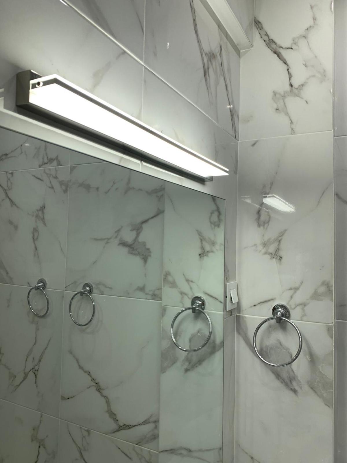 White Apartment Athena Bagian luar foto